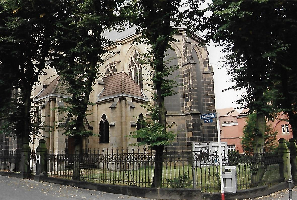 Die Lutherkirche wurde 1889 erbaut und war damit die erste protestantische Kirche unter Wilhelm II. Die Grundsteinlegung war am 20. Juni 1886 zum Gedenken an Martin Luther vor 500 Jahren.