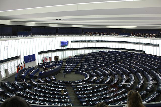 http://de.wikipedia.org/wiki/Datei:2011-05-09_2011-05-10_Europaparlament_Plenarsaal.JPG von J. Patrick Fischer http://de.wikipedia.org/wiki/Benutzer:J._Patrick_Fischer CC-by-sa 3.0/de