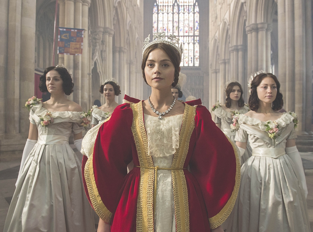 © EDEL Im Bild: JENNA COLEMAN als Victoria und RUFUS SEWELL als Melbourne. This photograph is (C) ITV Plc and can only be reproduced for editorial purposes directly in connection with the programme or event mentioned above. Once made available by ITV plc Picture Desk, this photograph can be reproduced once only up until the transmission [TX] date and no reproduction fee will be charged. Any subsequent usage may incur a fee. This photograph must not be manipulated [excluding basic cropping] in a manner which alters the visual appearance of the person photographed deemed detrimental or inappropriate by ITV plc Picture Desk. This photograph must not be syndicated to any other company, publication or website, or permanently archived, without the express written permission of ITV Plc Picture Desk. Full Terms and conditions are available on the website www.itvpictures.com For further information please contact: Patrick.smith@itv.com 0207 1573044