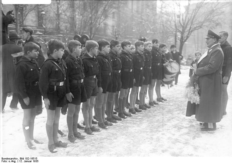 Die Nazi-Regime band die Jugend umfassend ein und indoktrinierte sie früh. Bundesarchiv, Bild 102-16515 / CC-BY-SA