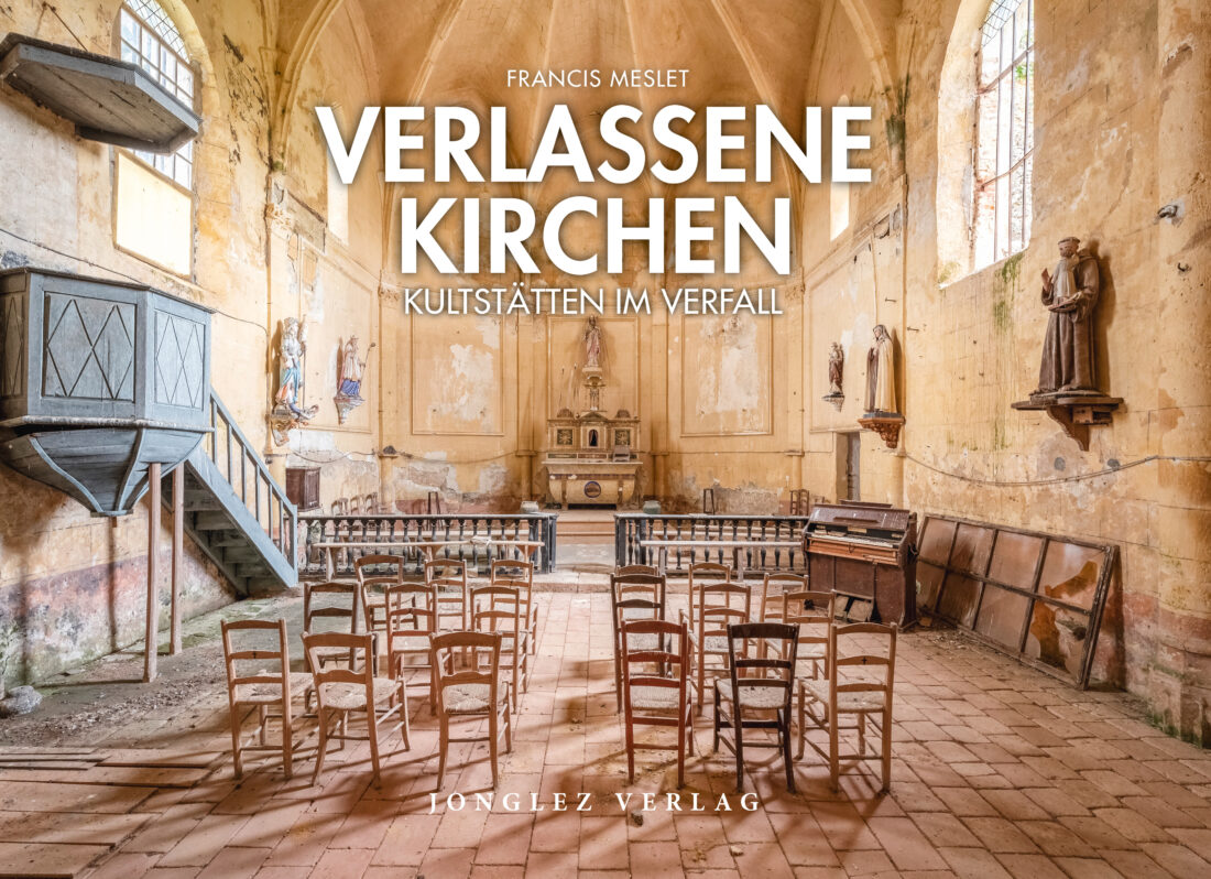 Francis Meslet zeigt in seinem Bildband "Verlassene Kirchen" stille und eindrucksvolle Aufnahmen, die eine bedrückende Wirkung entfalten und doch auch überraschende Schönheit zeigen. (c) Jongelez Verlag & Francis Meslet 2020