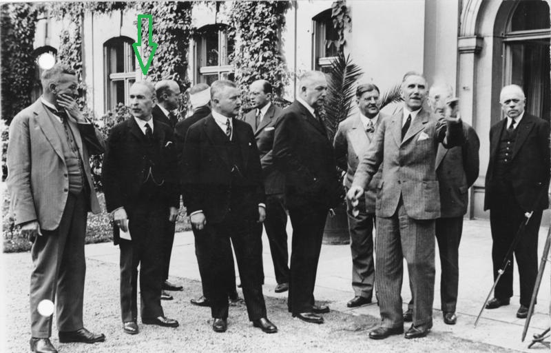 Das Bild zeigt das Kabinett des Reichskanzlers Franz von Papen