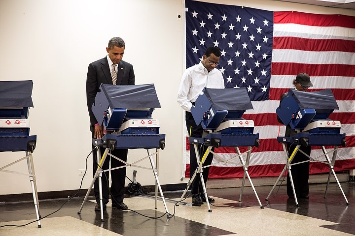 US-Präsident Barack Obama wählt am 25.10.20212 in Chicago, Illinois
