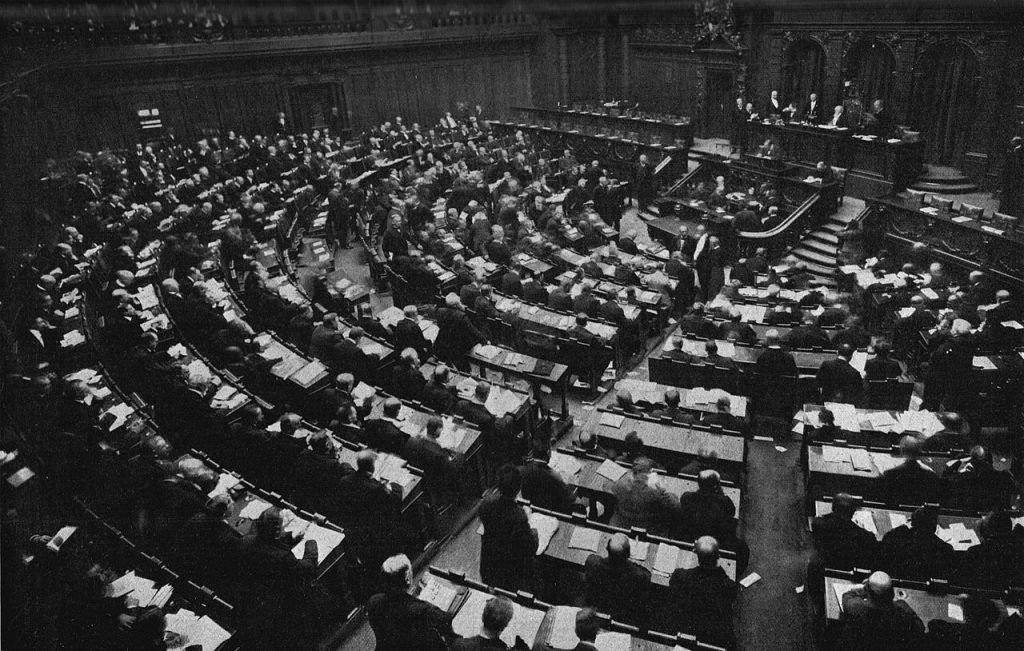 Das Bild zeigt den Deutschen Reichstag im Kaiserreich
